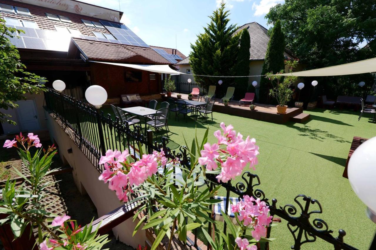 Nyilas Fogado Hotel Mestecǎneşti Exterior foto