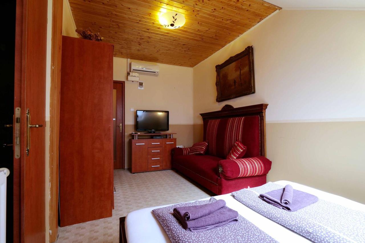 Nyilas Fogado Hotel Mestecǎneşti Exterior foto