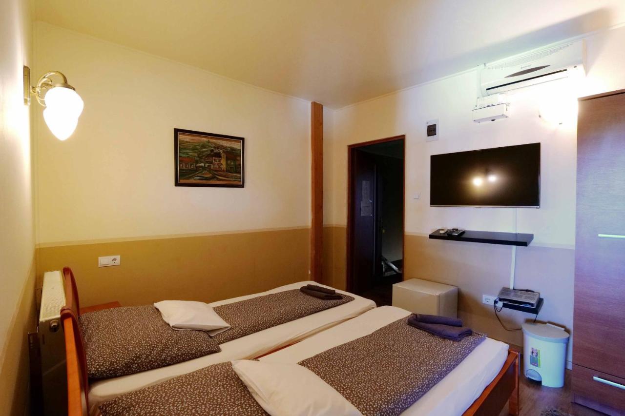 Nyilas Fogado Hotel Mestecǎneşti Exterior foto
