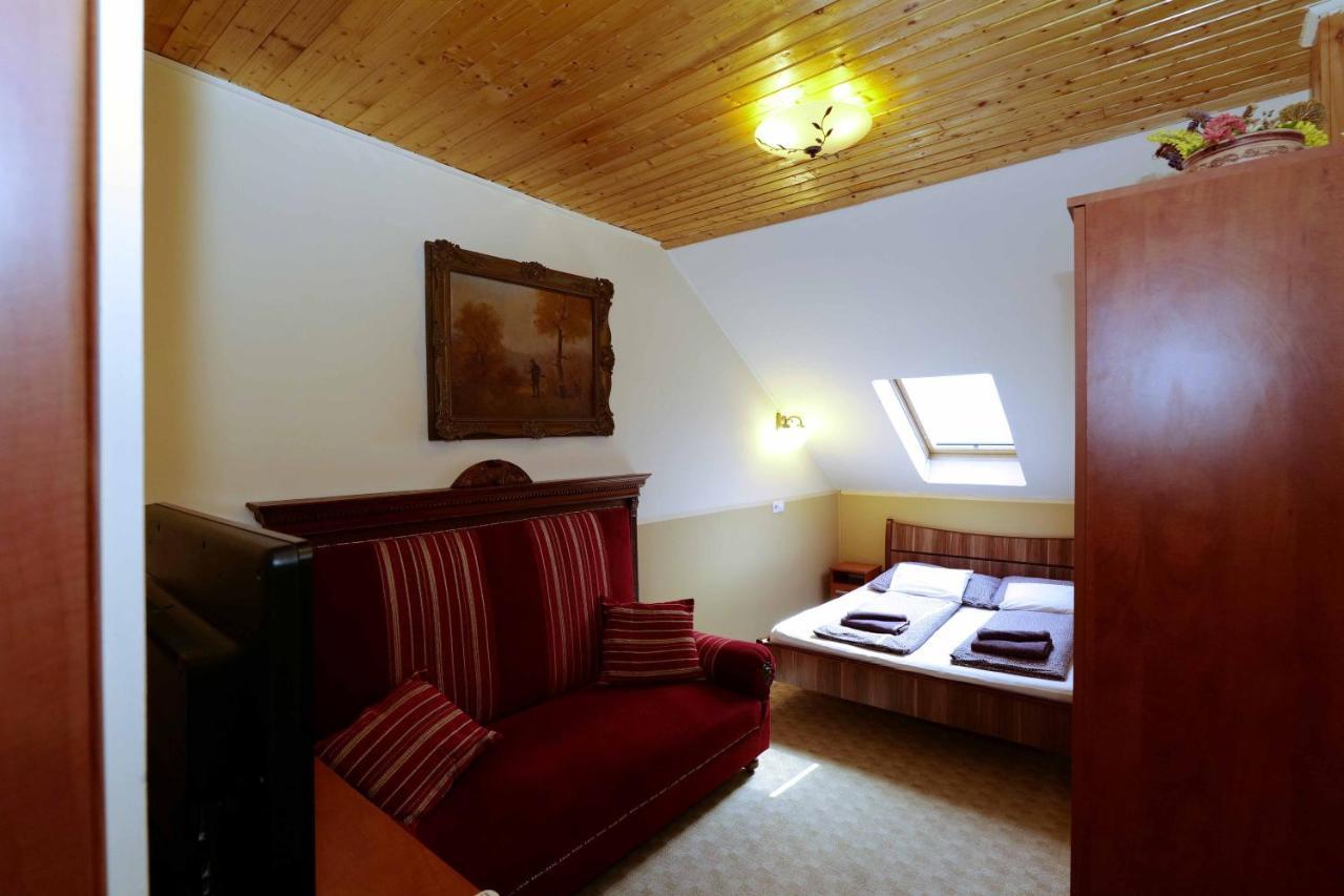 Nyilas Fogado Hotel Mestecǎneşti Exterior foto