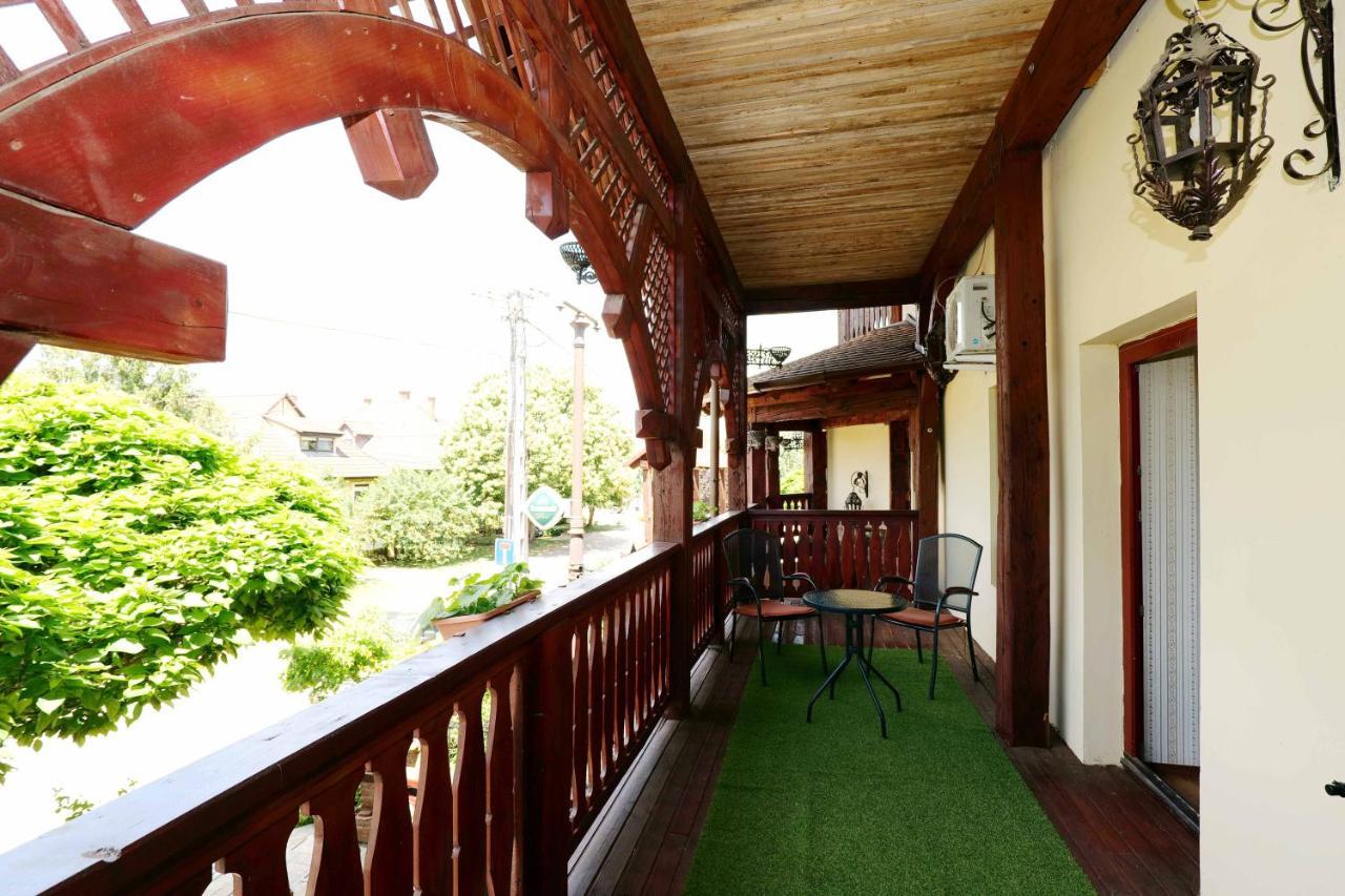 Nyilas Fogado Hotel Mestecǎneşti Exterior foto