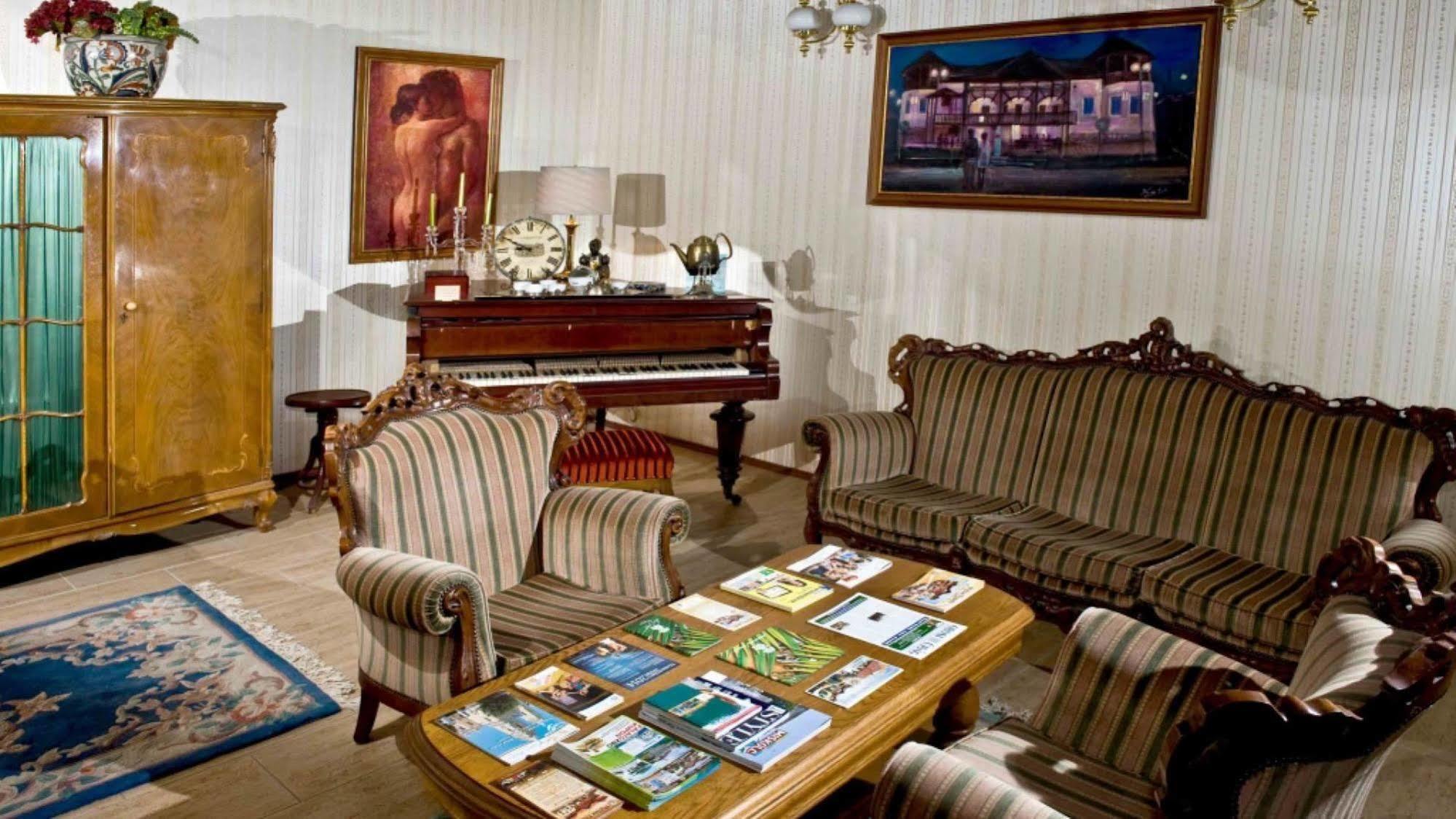 Nyilas Fogado Hotel Mestecǎneşti Exterior foto