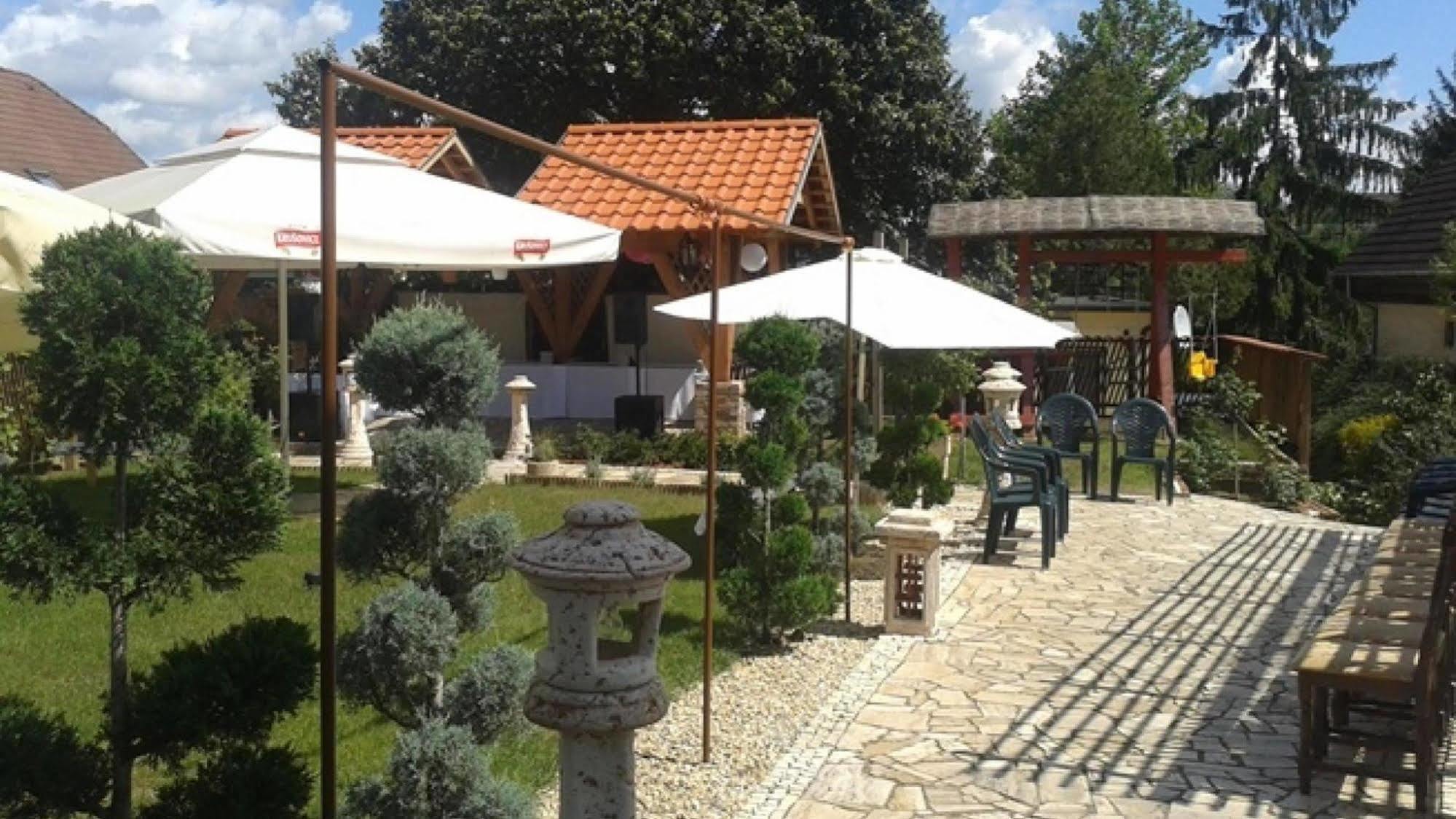 Nyilas Fogado Hotel Mestecǎneşti Exterior foto